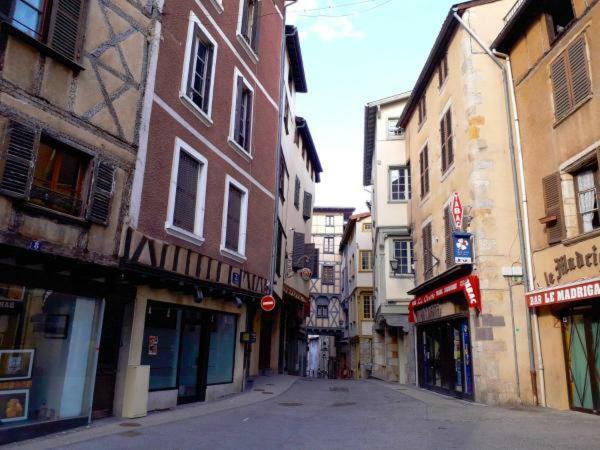 Le Medieval Thiers Exterior photo
