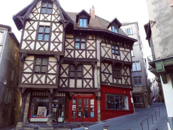 Le Medieval Thiers Exterior photo